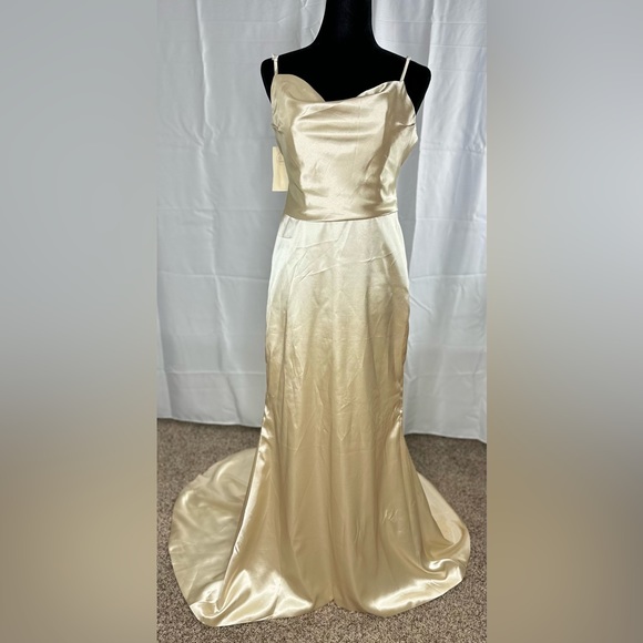 Sheath Bridesmaid Dress V Neck Spaghetti Strap Size 8 - Picture 2 of 11